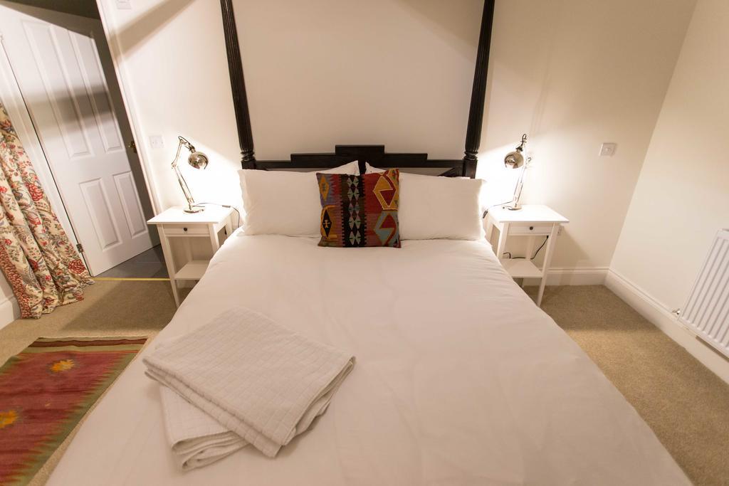 The Holford Arms Bed & Breakfast Tetbury Exterior photo