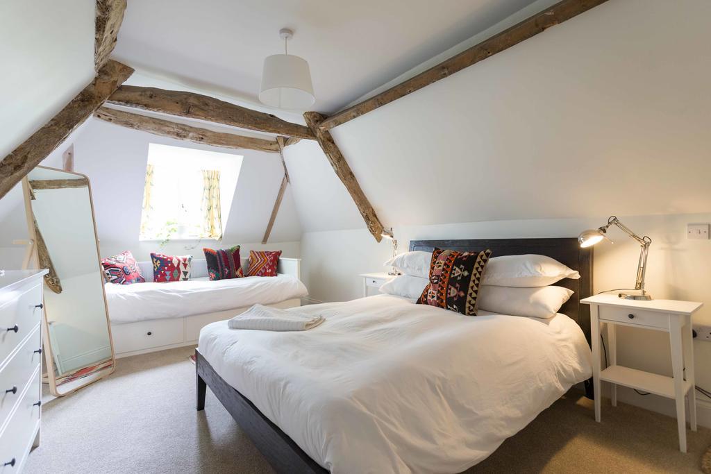 The Holford Arms Bed & Breakfast Tetbury Exterior photo