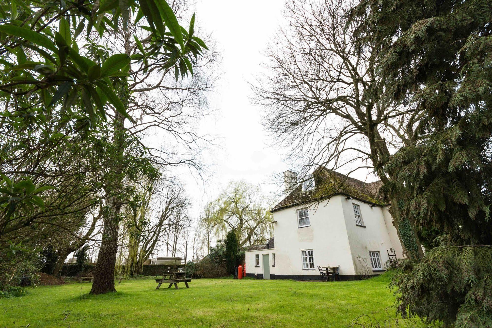 The Holford Arms Bed & Breakfast Tetbury Exterior photo