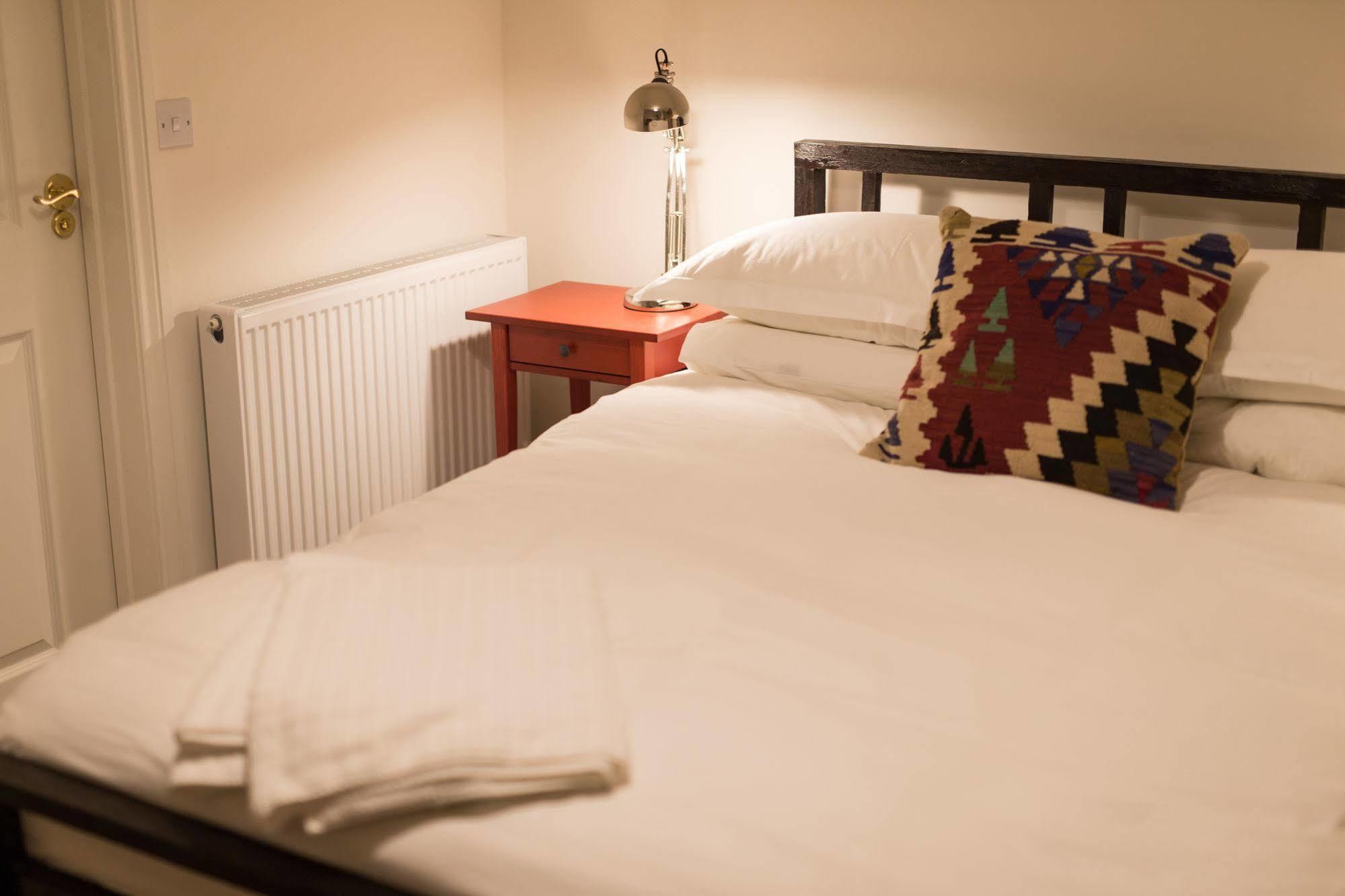 The Holford Arms Bed & Breakfast Tetbury Exterior photo