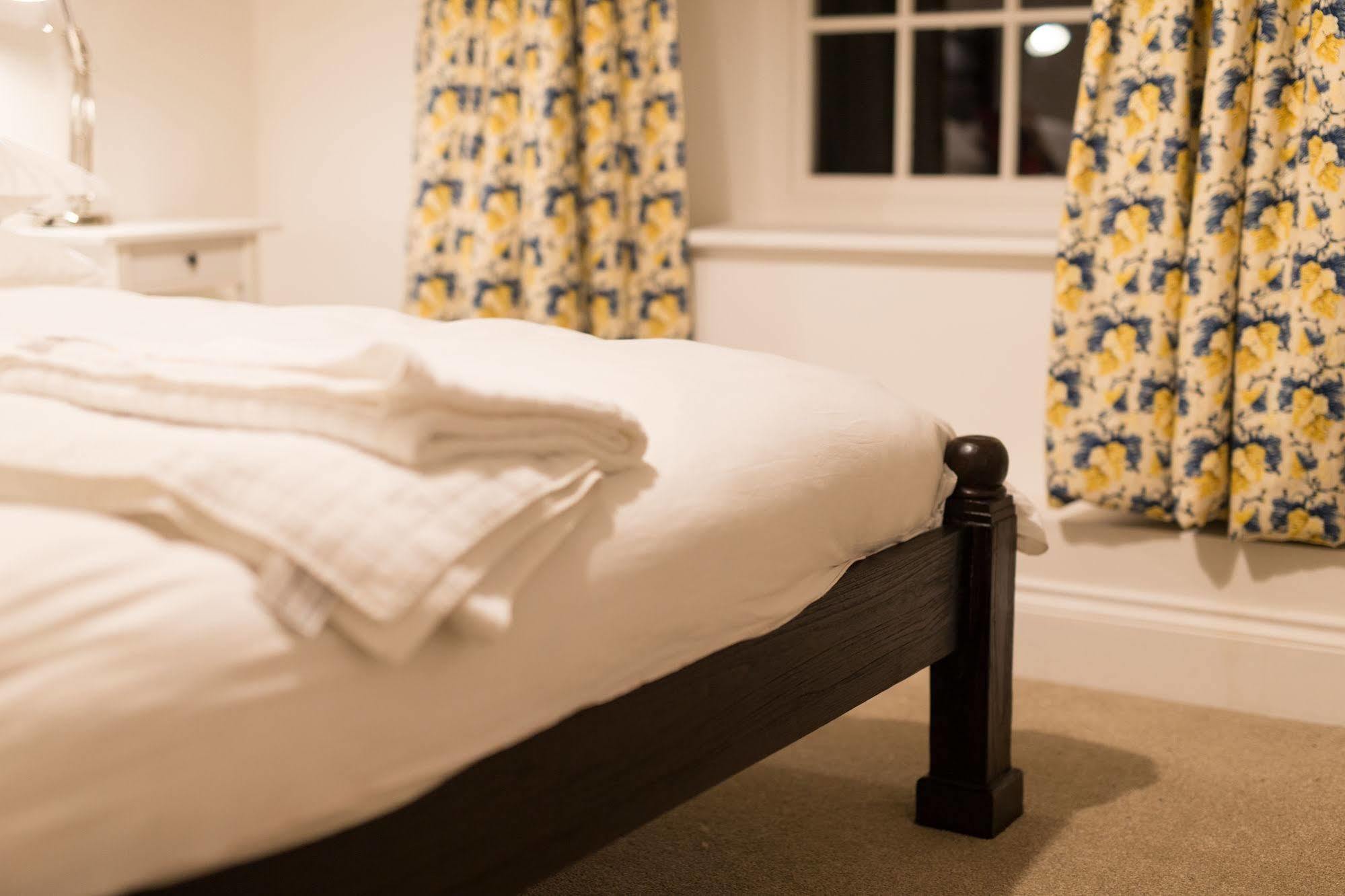 The Holford Arms Bed & Breakfast Tetbury Exterior photo